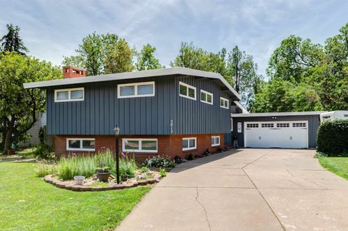 2012 Raymond Ave, Salina, KS, 67401-6716 | Card Image