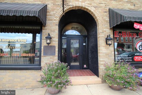135 E Main St, NEW HOLLAND, PA, 17557-1275 | Card Image