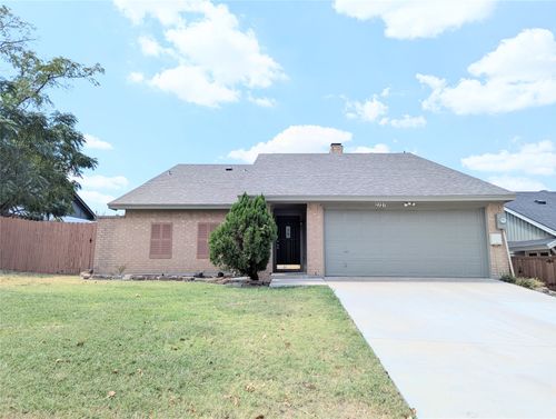 2727 Colonial Dr, Carrollton, TX, 75007-5711 | Card Image