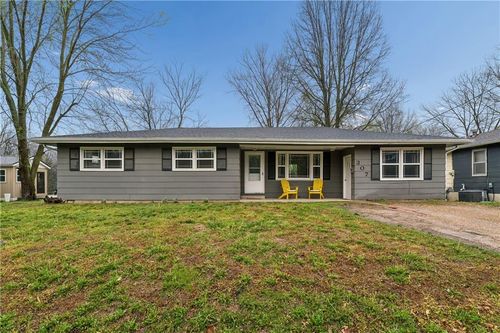 307 Ridge St, Sweet Springs, MO, 65351-1430 | Card Image