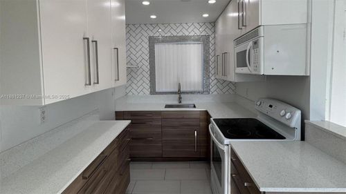 b-2415 Thomas St, Hollywood, FL, 33020-2060 | Card Image