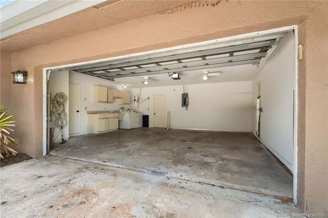 1339 Se Coral Reef St, House other with 3 bedrooms, 2 bathrooms and 2 parking in Port Saint Lucie FL | Image 39