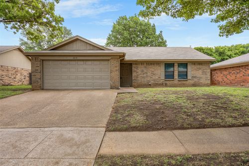 6219 Kelly Elliott Rd, Arlington, TX, 76001-5054 | Card Image