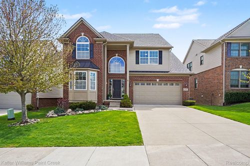 4846 E Stonegate Cir, Lake Orion, MI, 48359-1405 | Card Image