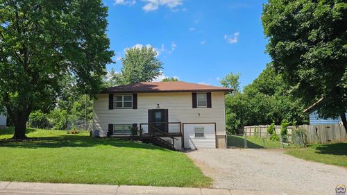 124 W David St, Carbondale, KS, 66414-9630 | Card Image