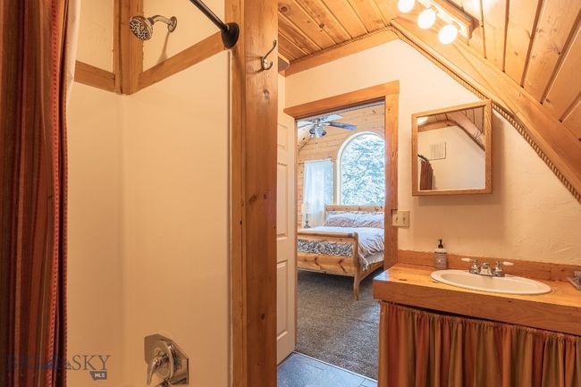 286 Mule Deer Rd, House other with 3 bedrooms, 4 bathrooms and null parking in West Yellowstone MT | Image 33