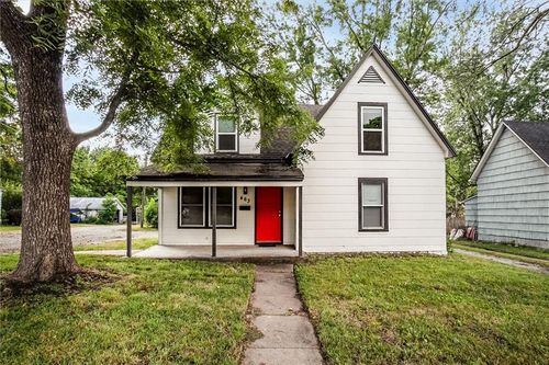 463 E Mill St, Liberty, MO, 64068-1852 | Card Image