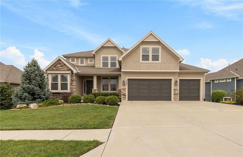 16424 Perry St, Overland Park, KS, 66085-7846 | Card Image