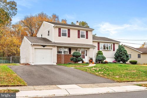 10 Carl Sandburg Dr, Hamilton, NJ, 08690-2202 | Card Image