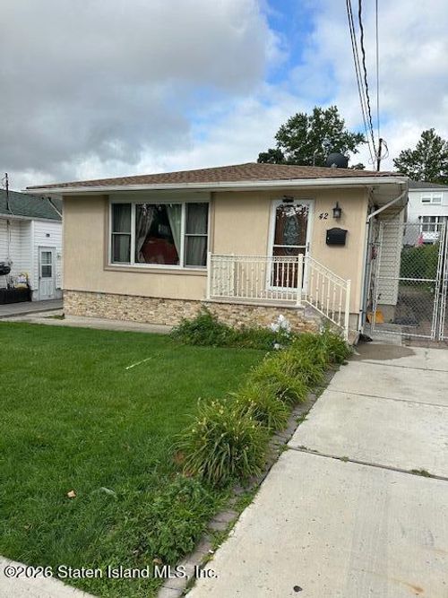 42 Mallory Avenue, Staten Island, NY, 10305 | Card Image