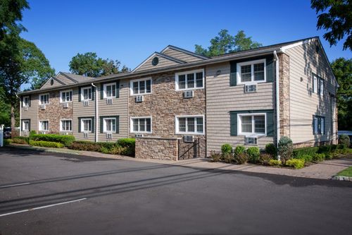 apt-7b-118 Carleton Ave, Islip Terrace, NY, 11752-2638 | Card Image