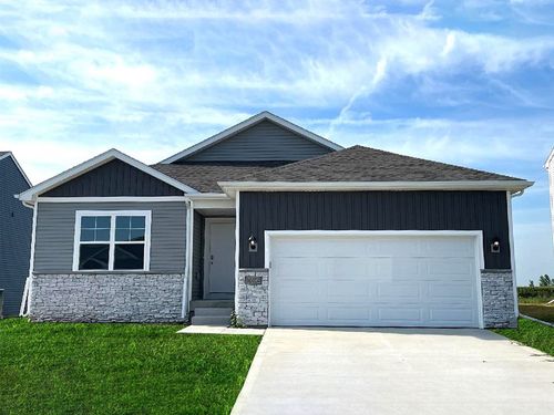 2755 Cecelia Drive, Hiawatha, IA, 52233 | Card Image