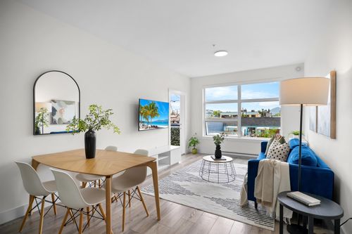 202-22577 Royal Cres, Maple Ridge, BC, V2X2M2 | Card Image