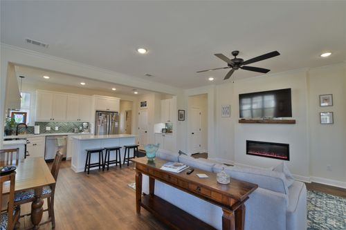 601 Eastpark Ln, Granbury, TX, 76049-4475 | Card Image