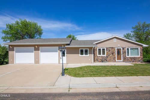 138 1st Ave Nw, Killdeer, ND, 58640 | Card Image