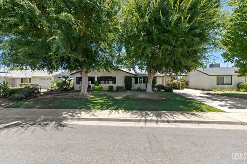 900 Cherry Hills Dr, Bakersfield, CA, 93309-2983 | Card Image