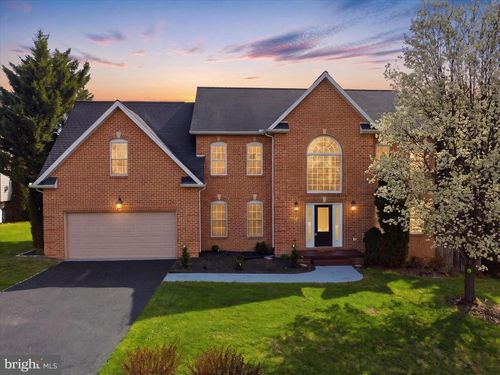 7980 Golf Vista Dr, GREENCASTLE, PA, 17225-9286 | Card Image