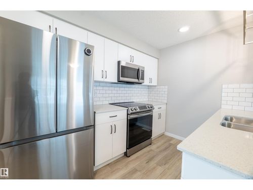 78-17832 78 St Nw, Edmonton, AB, T5Z0P7 | Card Image