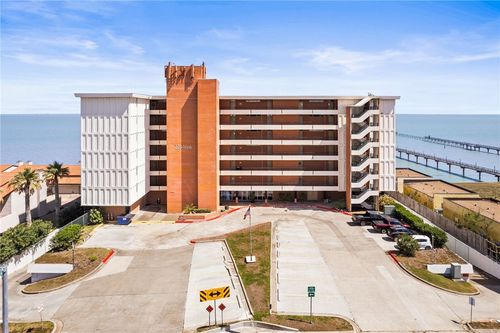 4302 Ocean Dr, Corpus Christi, TX, 78412-2550 | Card Image