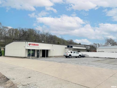 1320 36th Ave, Moline, IL, 61265-7130 | Card Image