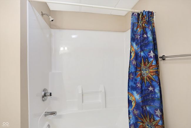 Basement shower | Image 63