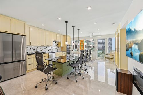 812a-3233 Ne 34th St, Fort Lauderdale, FL, 33308-6936 | Card Image