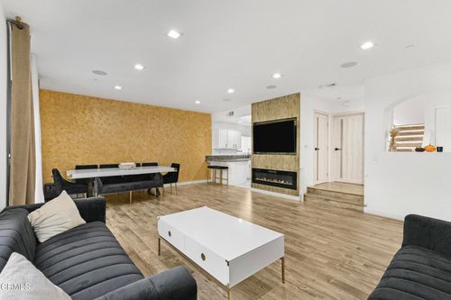 14060 Carlton Ln, Sylmar, CA, 91342-1648 | Card Image