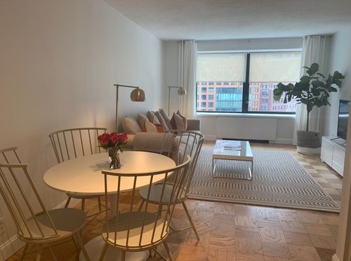 apt-10a-65 E India Row, Boston, MA, 02110-3390 | Card Image