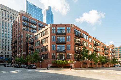 801-333 W Hubbard St, Chicago, IL, 60654-4927 | Card Image