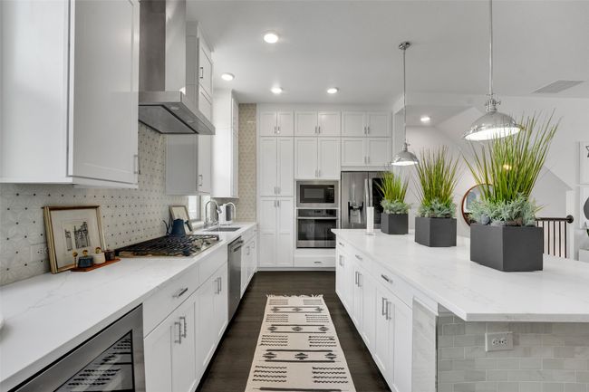 1014 Manacor Ln, House other with 3 bedrooms, 4 bathrooms and null parking in Dallas TX | Image 15