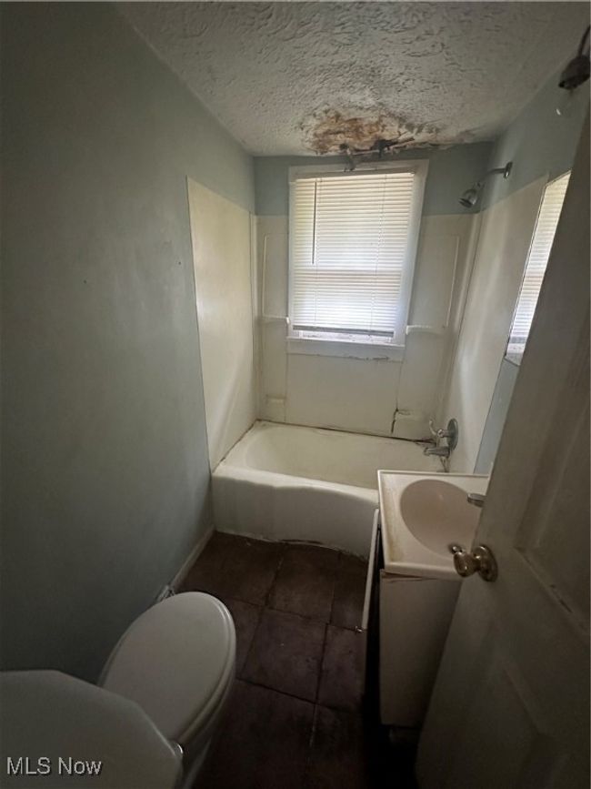 Bath 2 on the main level | Image 7