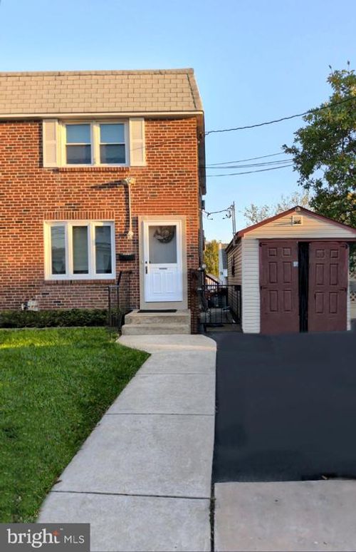 424 Broomall St, FOLSOM, PA, 19033-2403 | Card Image