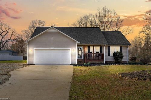 295 Calinda Dr, Thomasville, NC, 27360-8213 | Card Image