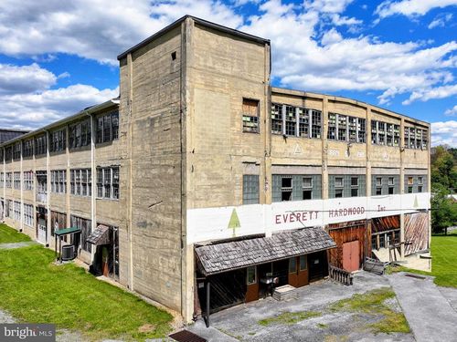 43 W 3rd St, Everett, PA, 15537-1600 | Card Image