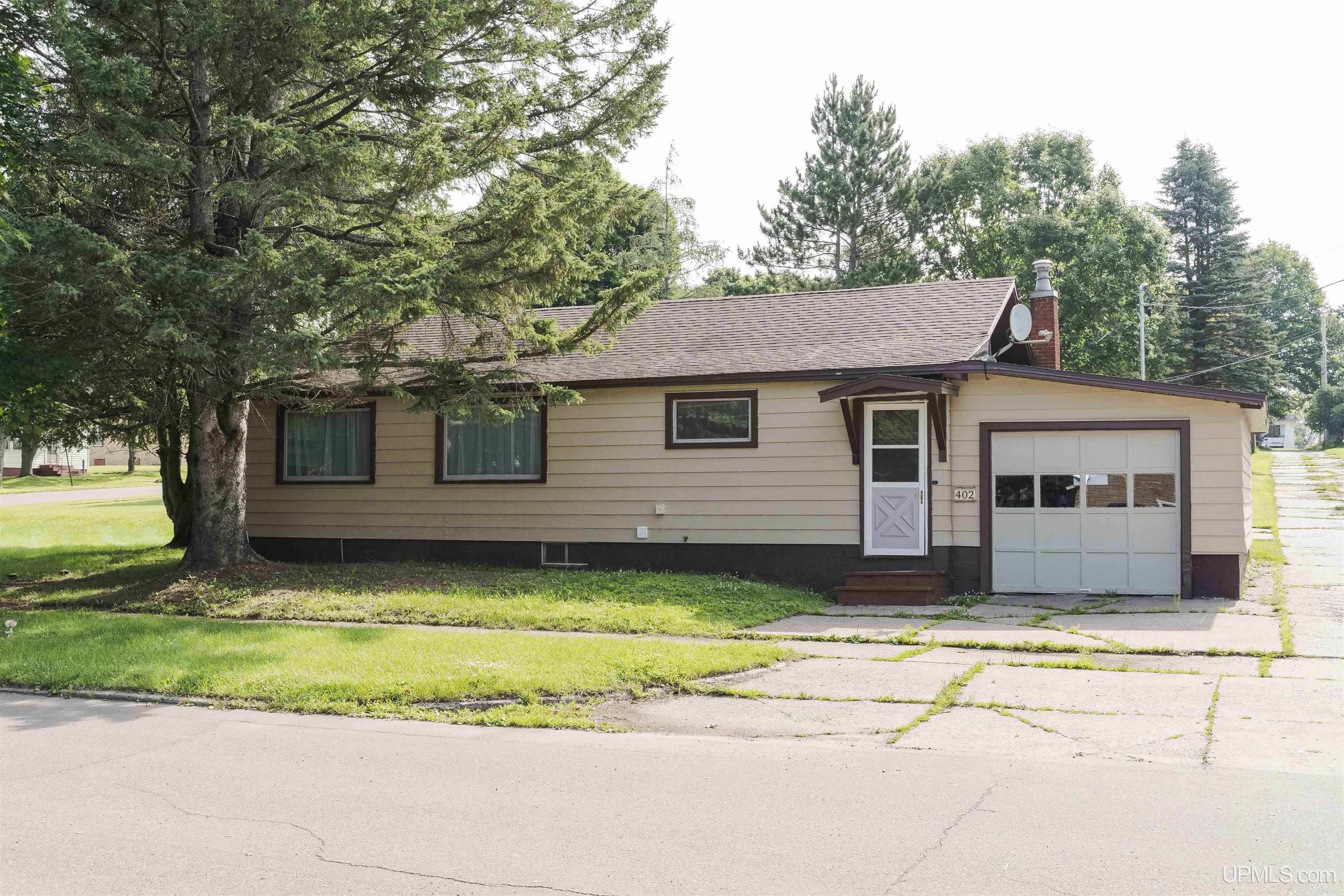Blossom St, Iron River, MI 49935