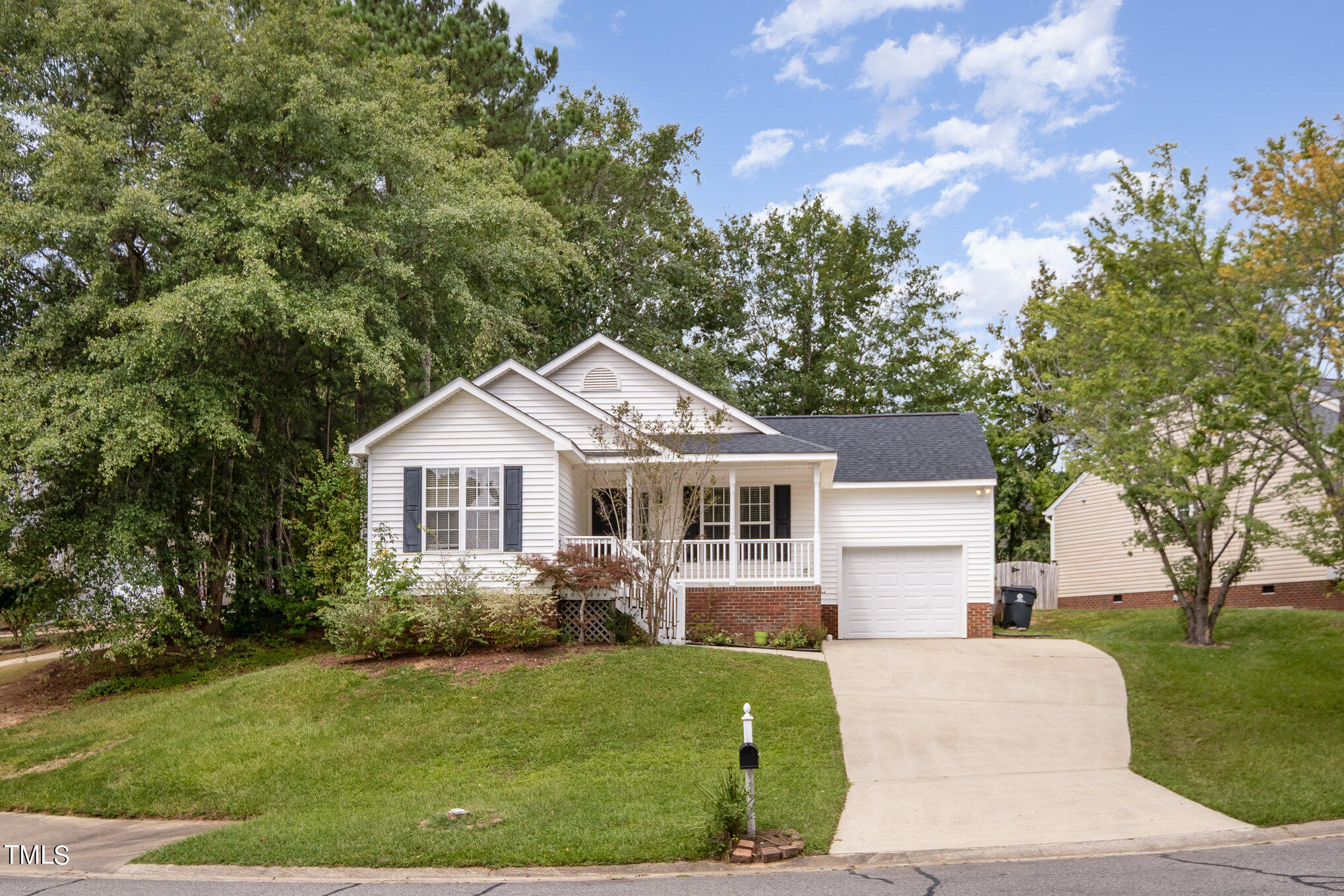 Arbor Creek Dr, Holly Springs, NC 27540
