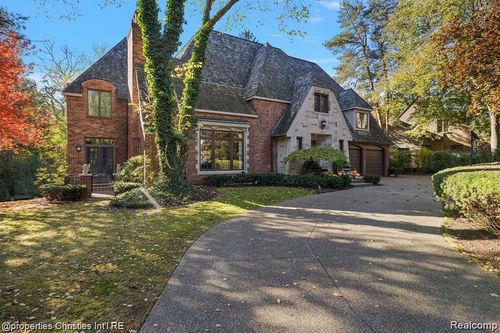 633 Hawthorne St, Birmingham, MI, 48009-1650 | Card Image