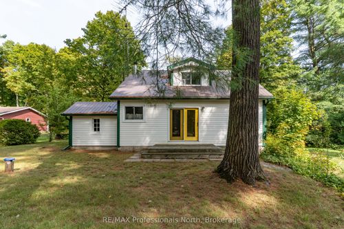 49 Beach Rd, Utterson, ON, P0B1M0 | Card Image