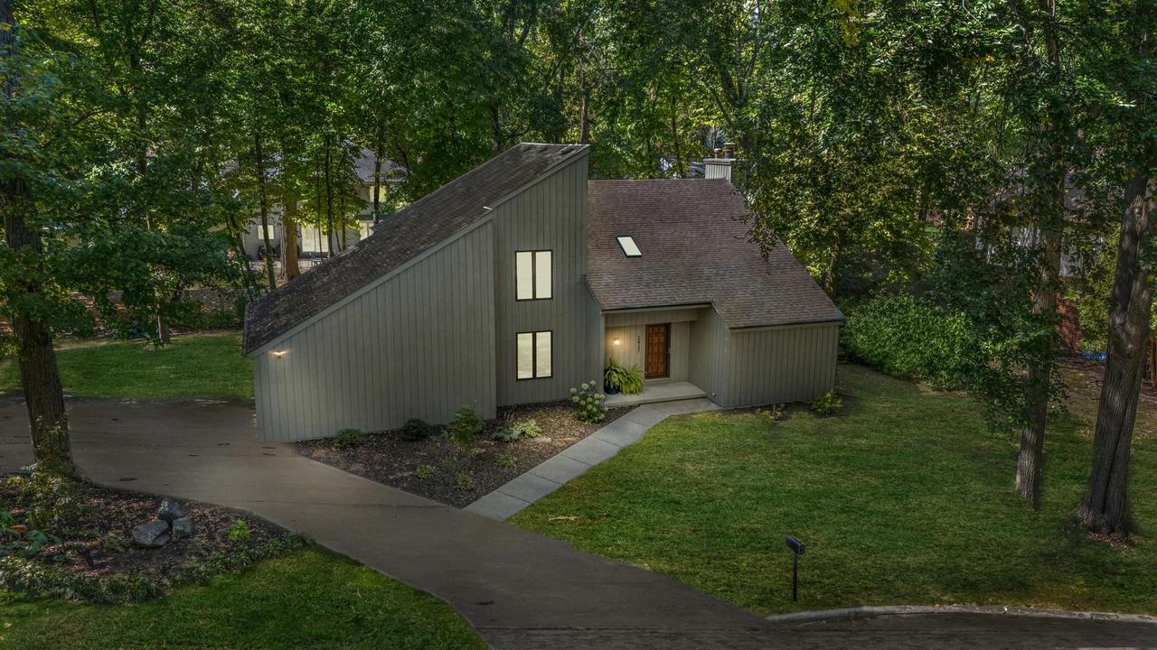 Forest Manor Ct, Neenah, WI 54956