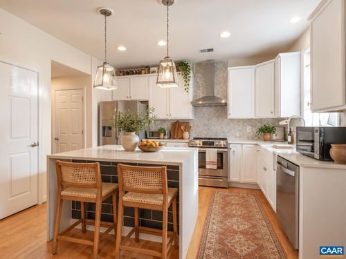 1048 5th St Sw, Charlottesville, VA, 22902-6448 | Card Image