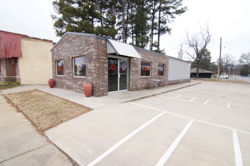 102 Court St, Lonoke, AR, 72086-2855 | Card Image