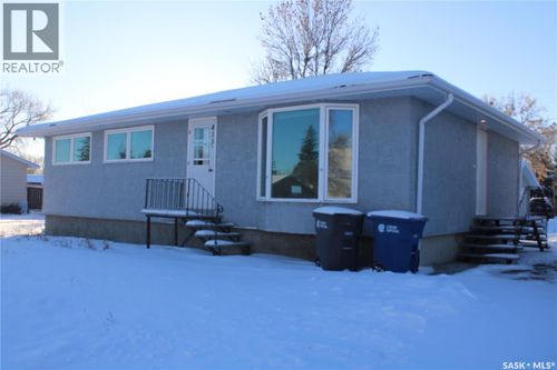 413 1 St S, Kipling, SK, S0G | Card Image