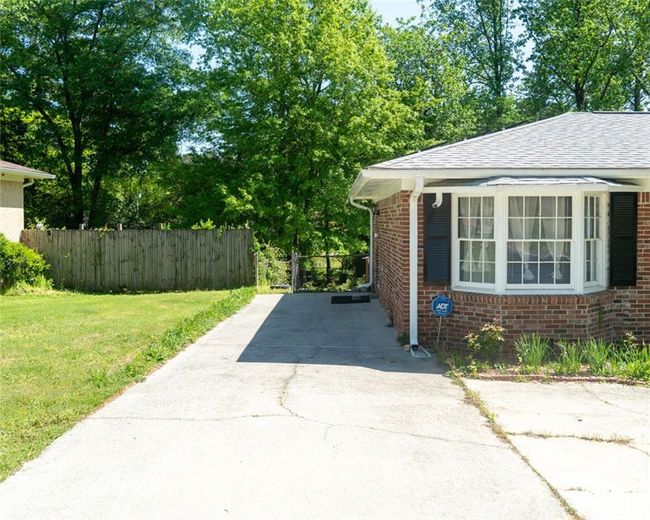 724 Camelot Way, House other with 3 bedrooms, 2 bathrooms and null parking in Norcross GA | Image 4