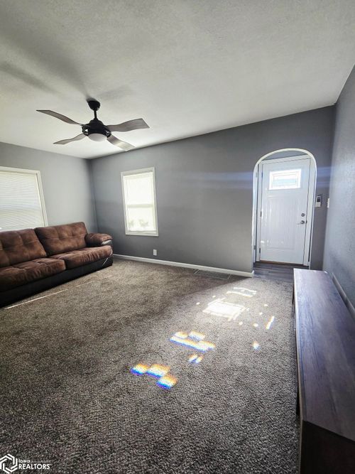 1011 5th Ave E, Oskaloosa, IA, 52577-3416 | Card Image
