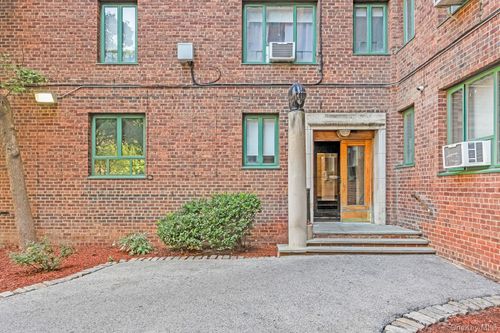 5b-1560 Metropolitan Avenue, New York, NY, 10462 | Card Image