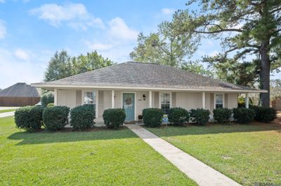 2030 W George St, House other with 3 bedrooms, 2 bathrooms and null parking in Zachary LA | Image 1