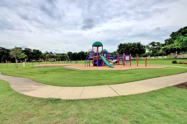 323 Chisholm Trl, House other with 4 bedrooms, 3 bathrooms and null parking in Bastrop TX | Image 33