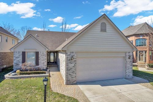 57237 Copper Creek Dr, Washington Township, MI, 48094 | Card Image