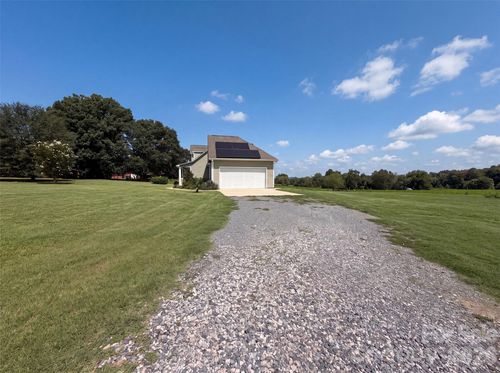 749 Williamsburg Estate Rd, Clover, SC, 29710-6304 | Card Image