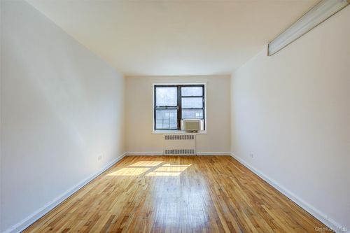 4j-34-20 78th St, Jackson Heights, NY, 11372-2504 | Card Image